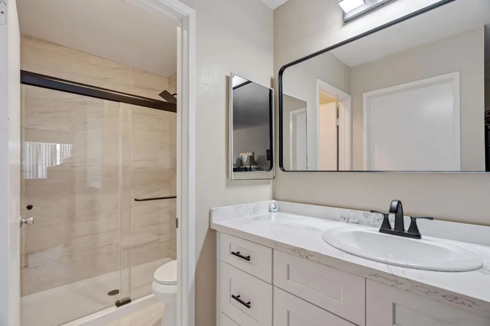 345 Melrose Dr #H Vista, CA 92083