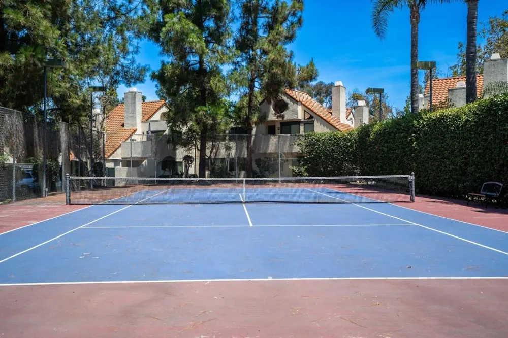345 Melrose Dr #H Vista, CA 92083