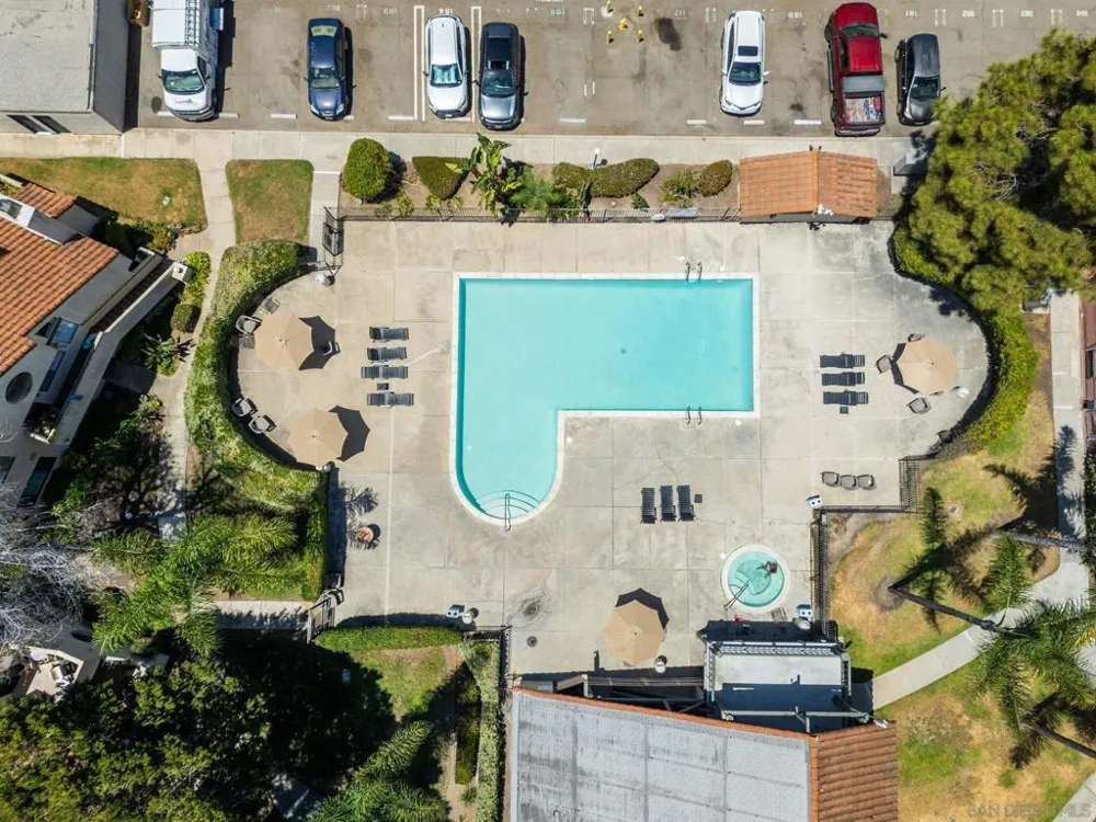 345 Melrose Dr #H Vista, CA 92083