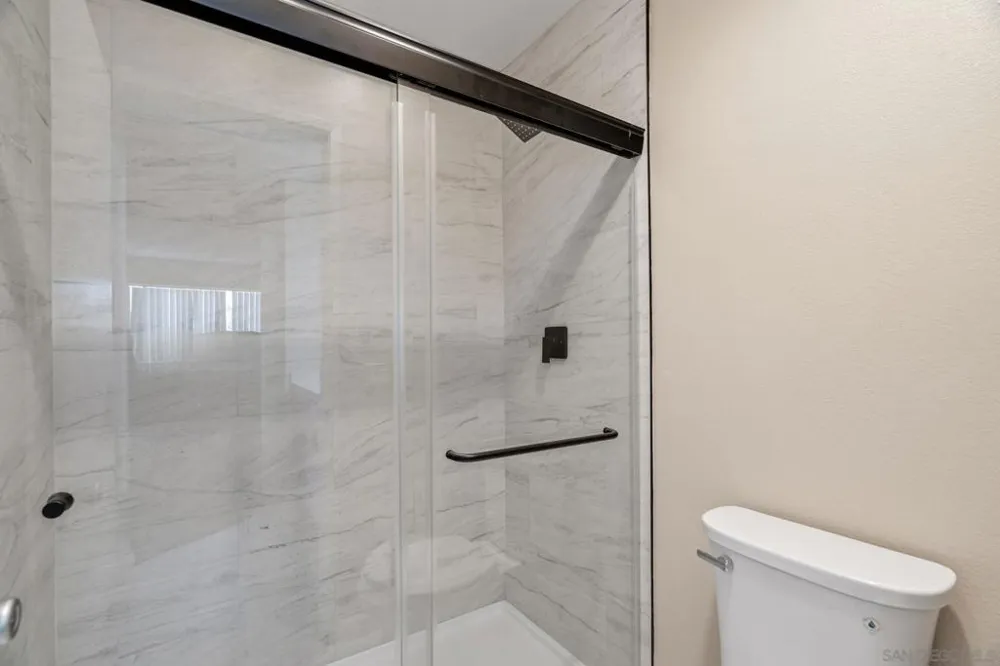 345 Melrose Dr #H Vista, CA 92083