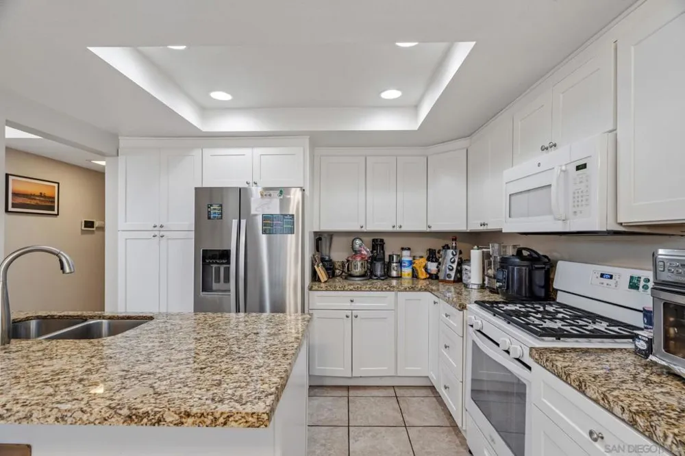 345 Melrose Dr #H Vista, CA 92083