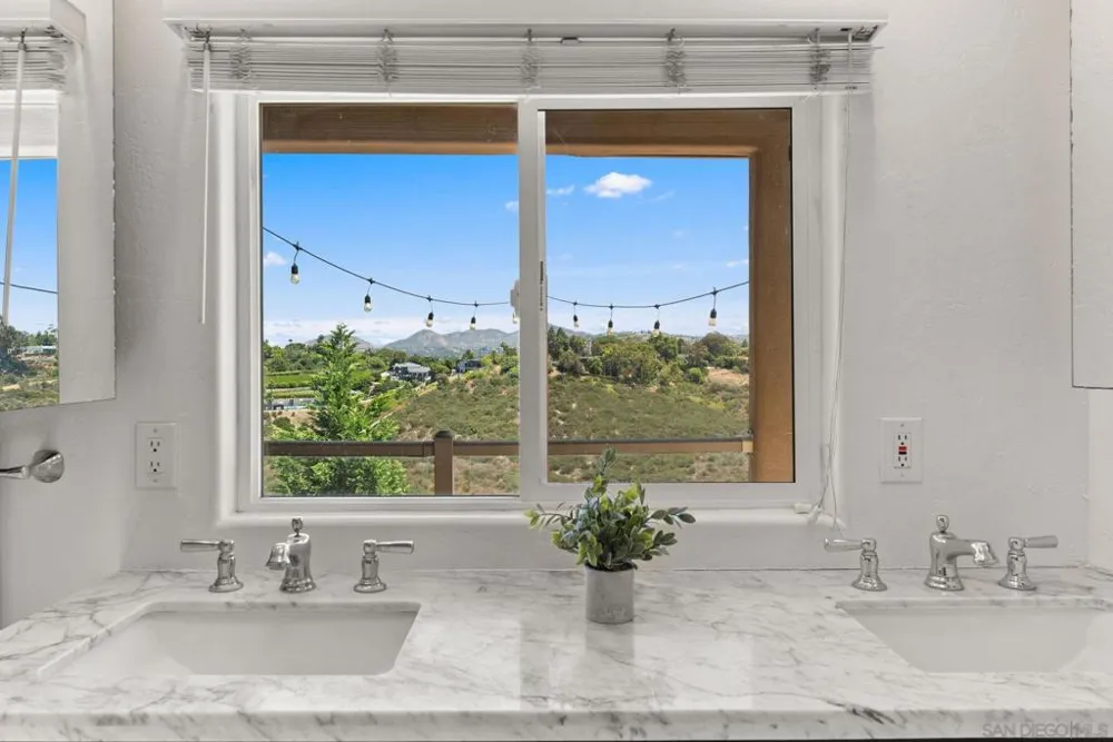 4391 Middlesex Drive San Diego, CA 92116