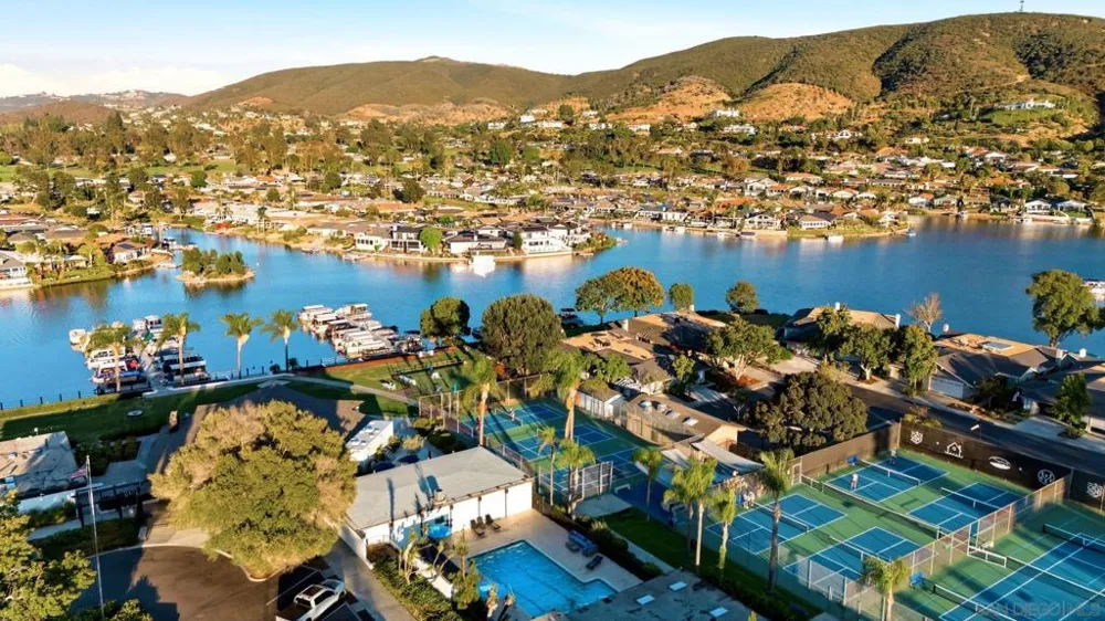 1208 Via Portovecchio San Marcos, CA 92078