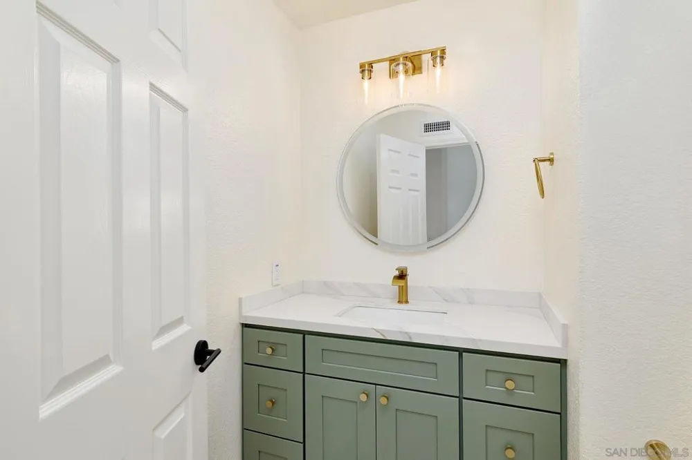 14233 Arbolitos Dr Poway, CA 92064