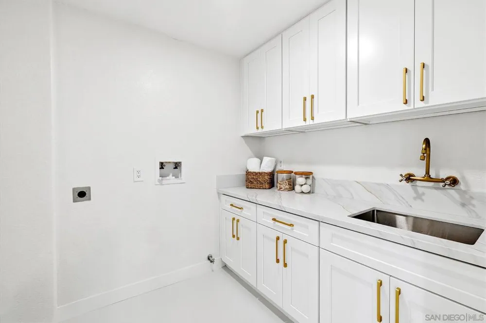 14233 Arbolitos Dr Poway, CA 92064