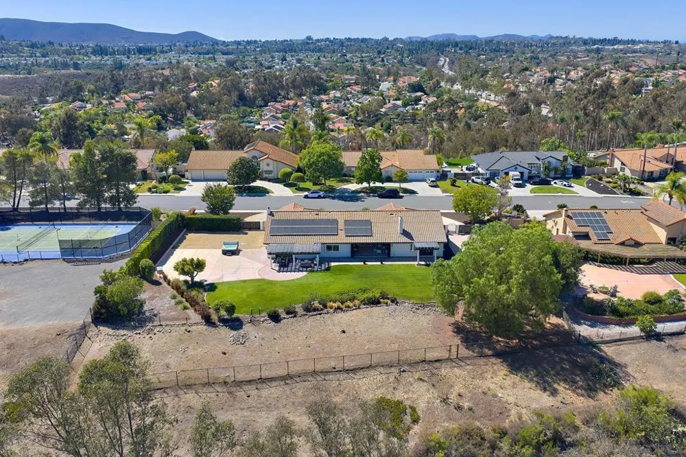 14233 Arbolitos Dr Poway, CA 92064