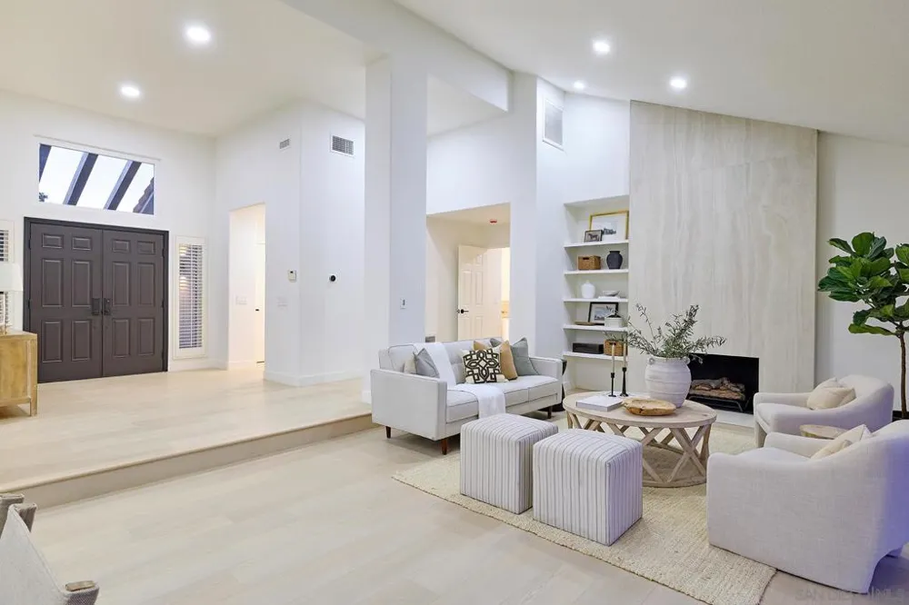 14233 Arbolitos Dr Poway, CA 92064