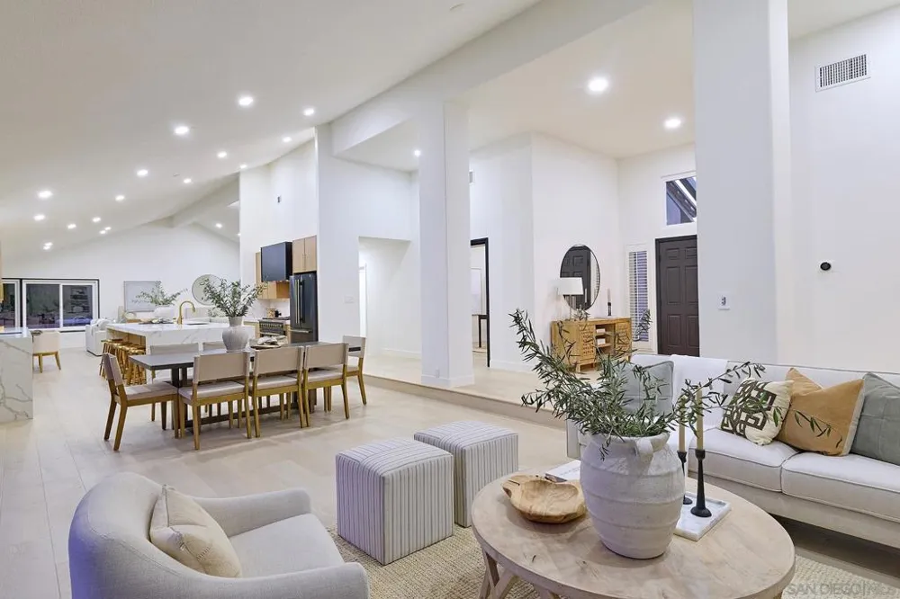 14233 Arbolitos Dr Poway, CA 92064