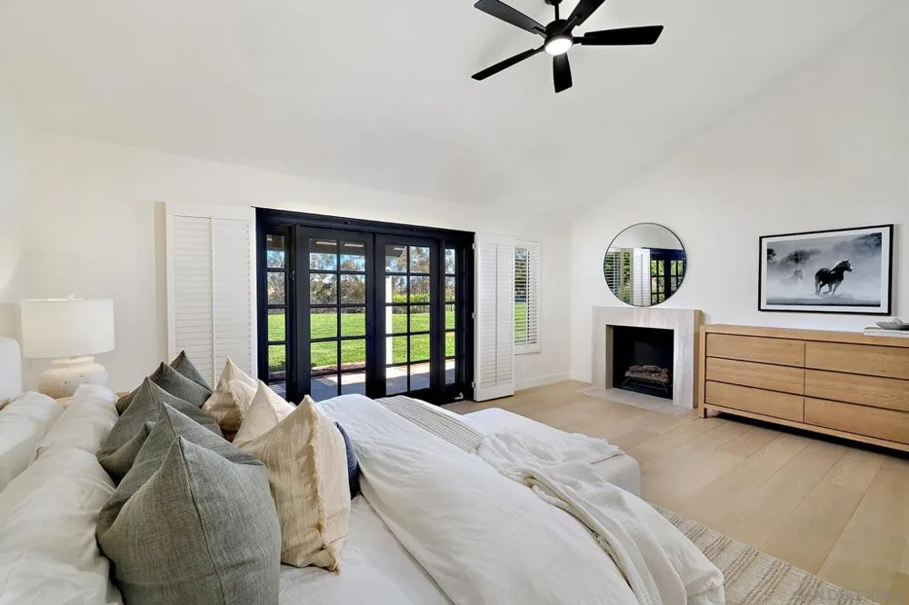 14233 Arbolitos Dr Poway, CA 92064