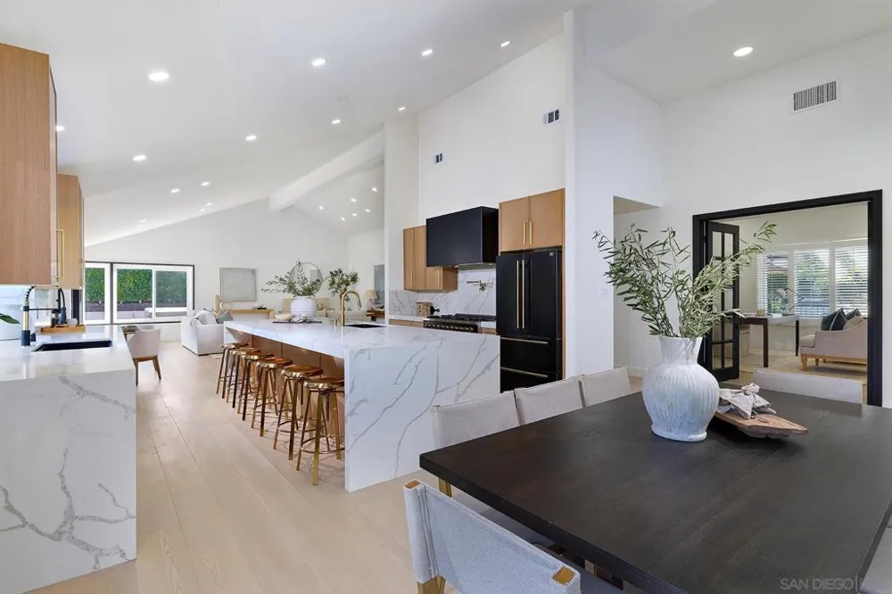 14233 Arbolitos Dr Poway, CA 92064