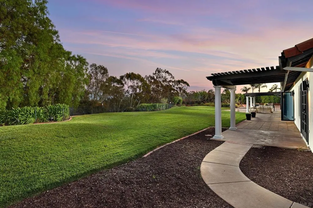 14233 Arbolitos Dr Poway, CA 92064