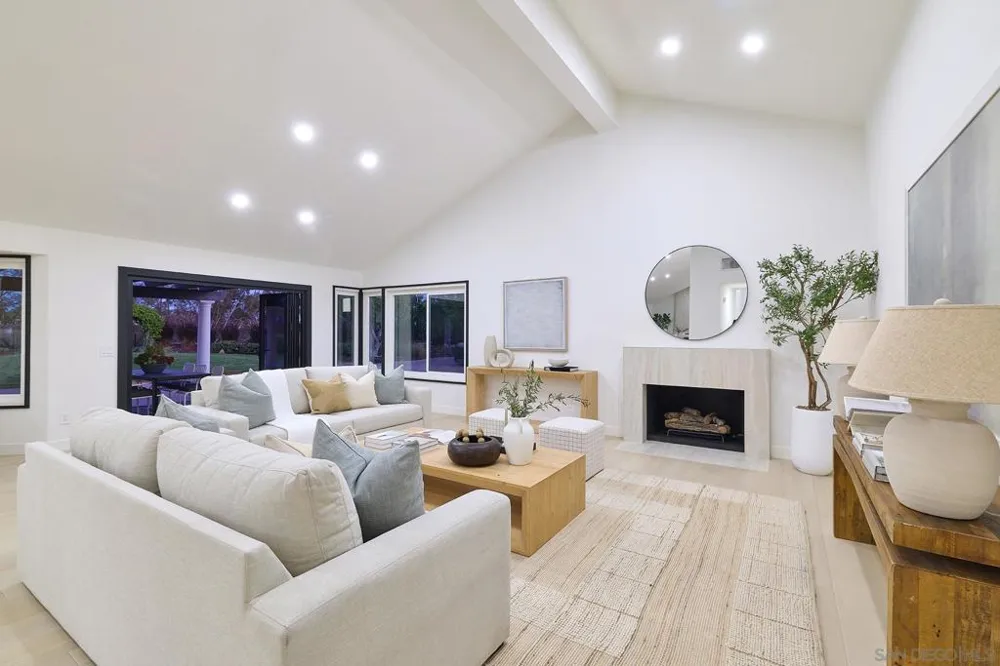 14233 Arbolitos Dr Poway, CA 92064