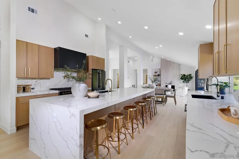 14233 Arbolitos Dr Poway, CA 92064