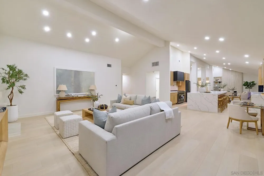 14233 Arbolitos Dr Poway, CA 92064