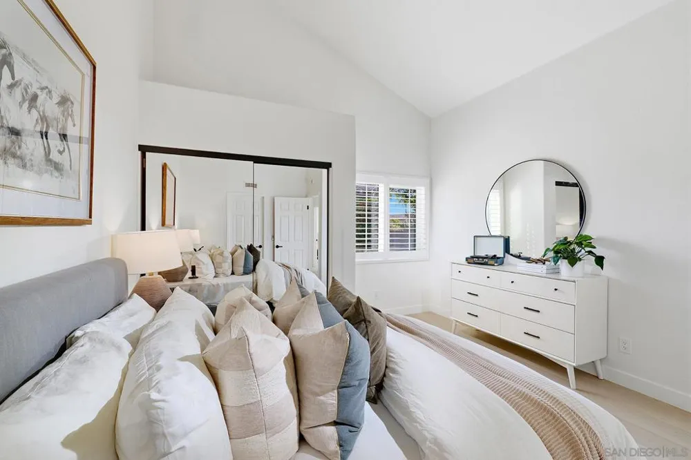 14233 Arbolitos Dr Poway, CA 92064