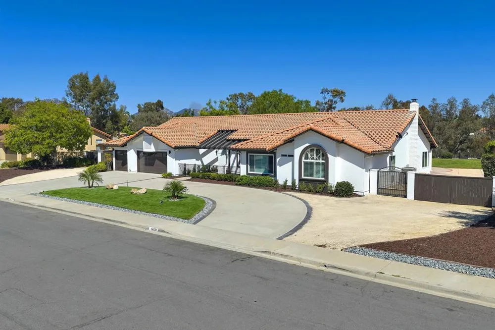 14233 Arbolitos Dr Poway, CA 92064