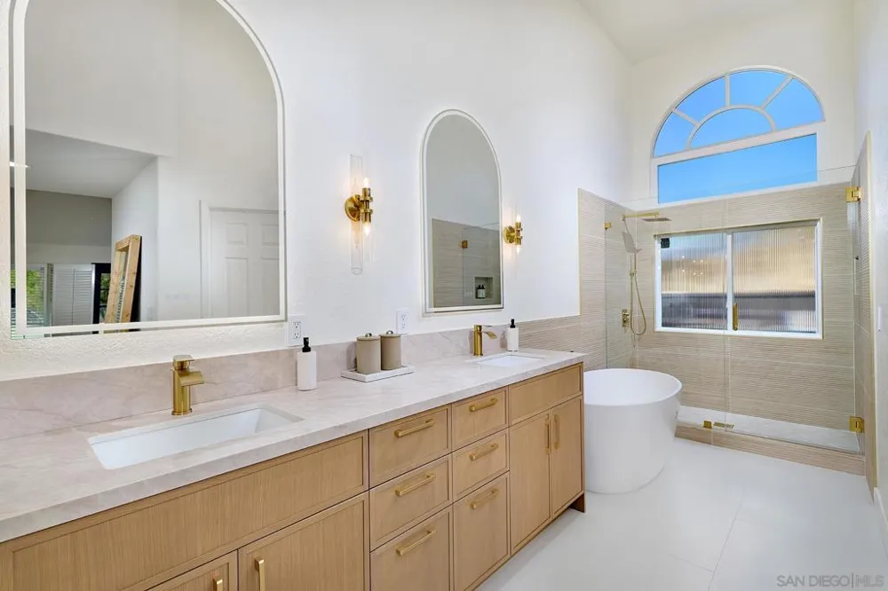 14233 Arbolitos Dr Poway, CA 92064
