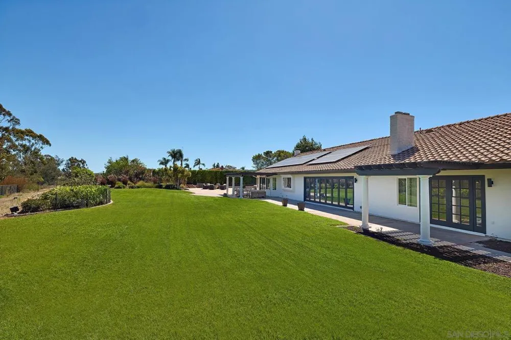 14233 Arbolitos Dr Poway, CA 92064