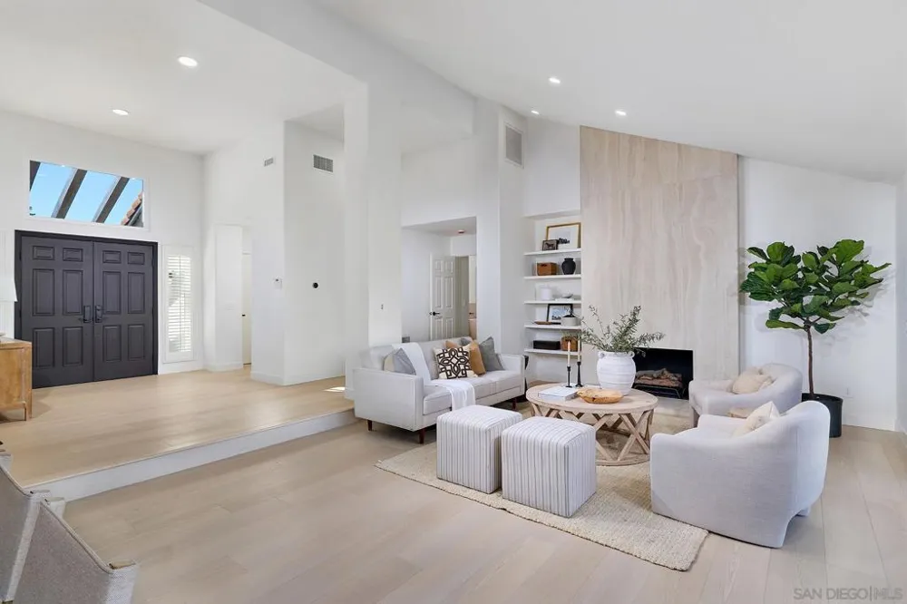 14233 Arbolitos Dr Poway, CA 92064