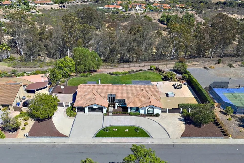 14233 Arbolitos Dr Poway, CA 92064