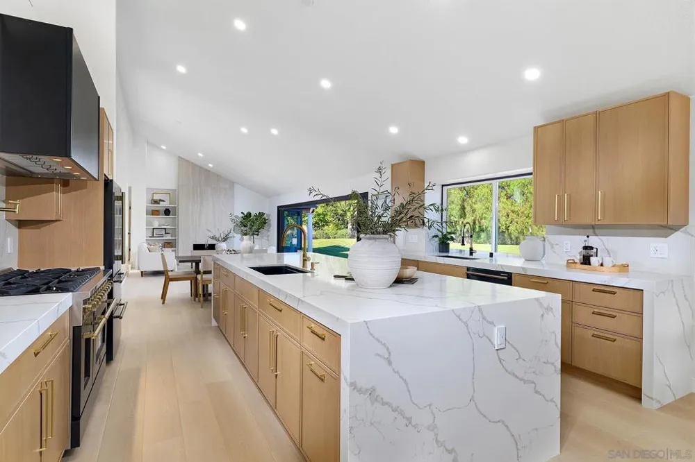 14233 Arbolitos Dr Poway, CA 92064