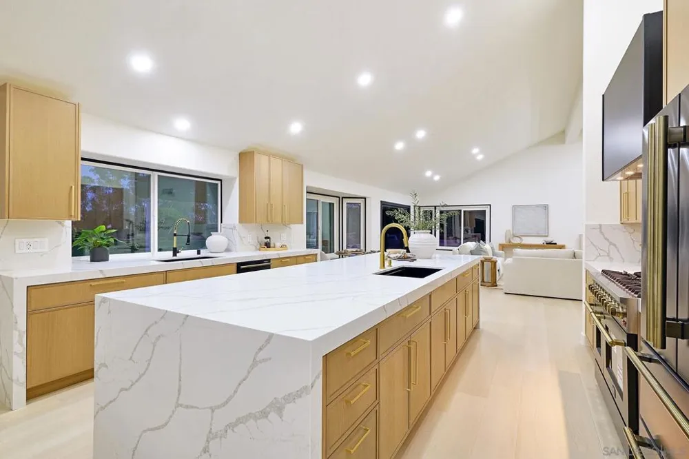 14233 Arbolitos Dr Poway, CA 92064