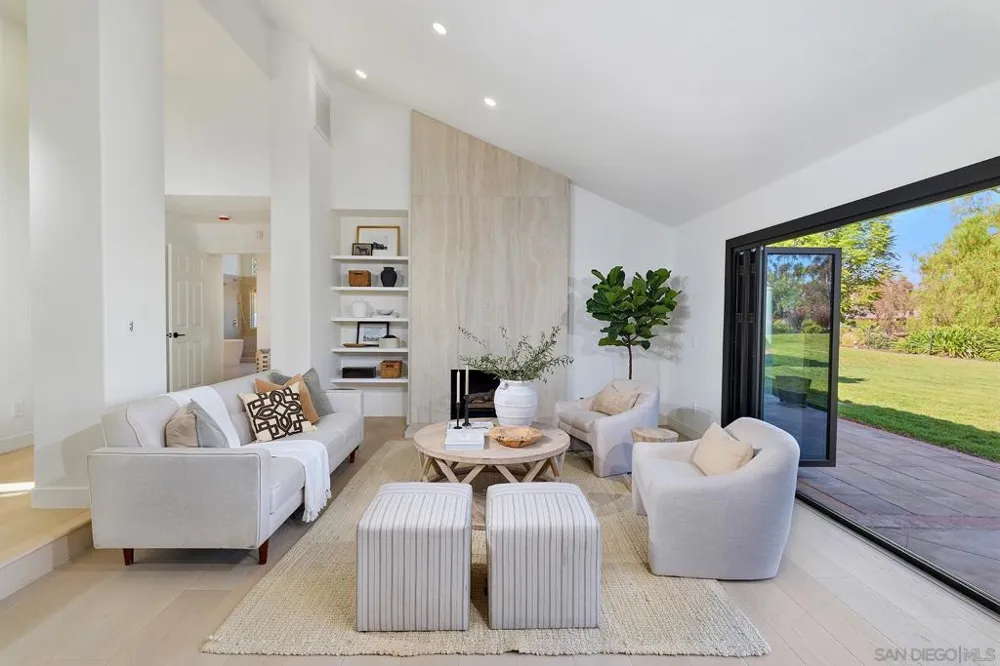 14233 Arbolitos Dr Poway, CA 92064