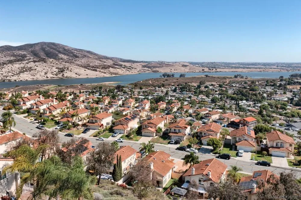 9720 Avenida Colino Spring Valley, CA 91977