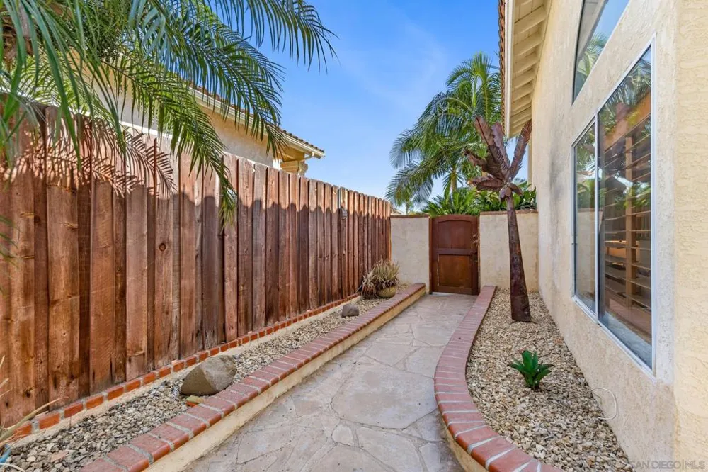 9720 Avenida Colino Spring Valley, CA 91977