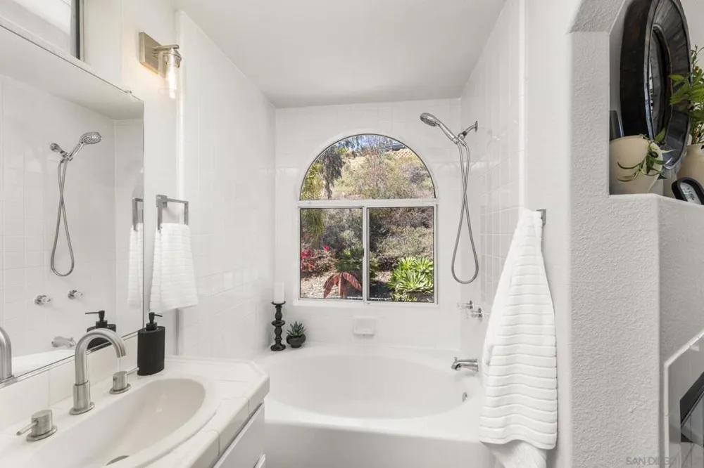 9720 Avenida Colino Spring Valley, CA 91977