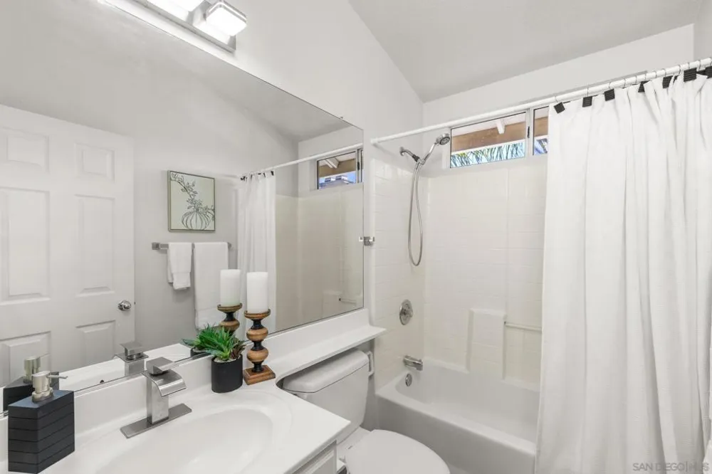 9720 Avenida Colino Spring Valley, CA 91977