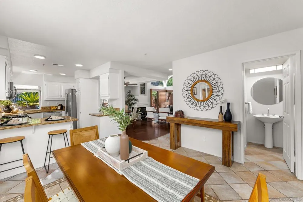 9720 Avenida Colino Spring Valley, CA 91977