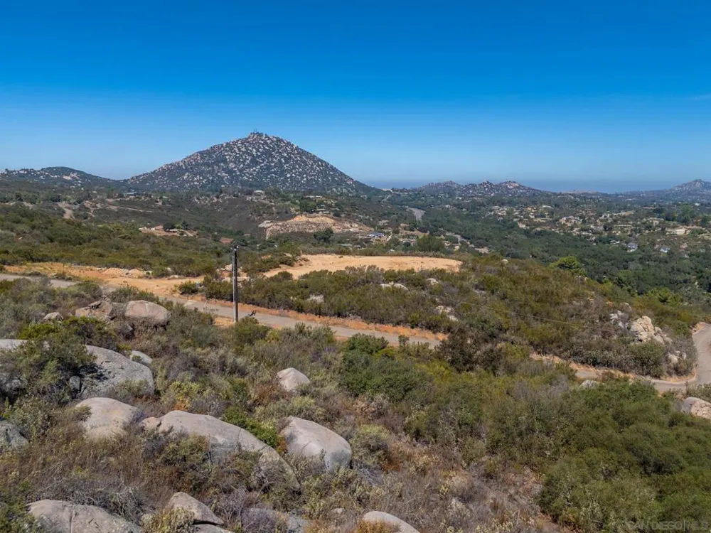 16308 Via Penasco Ramona, CA 92065