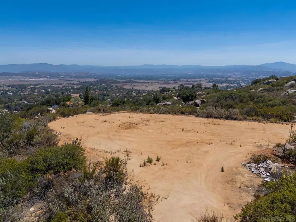 16308 Via Penasco Ramona, CA 92065