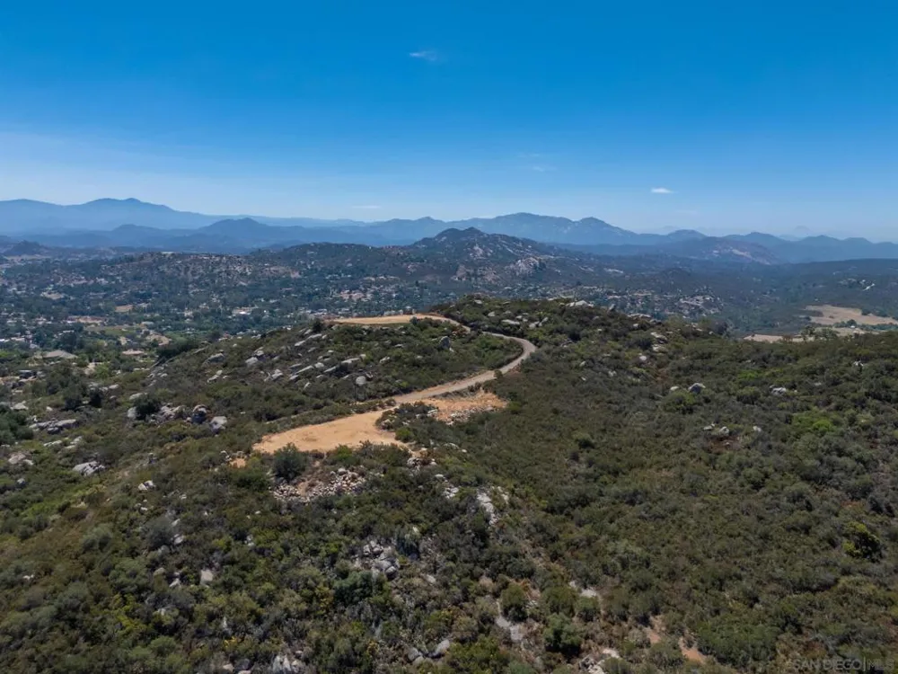 16308 Via Penasco Ramona, CA 92065