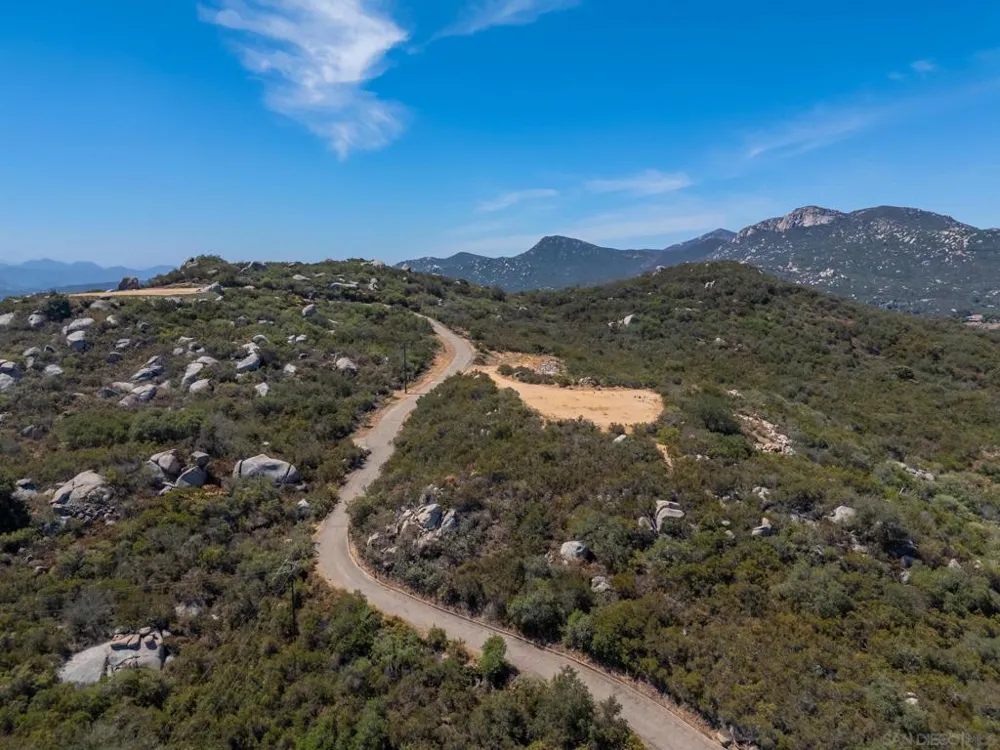 16308 Via Penasco Ramona, CA 92065