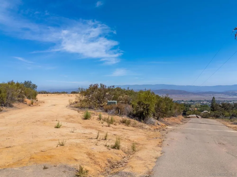 16308 Via Penasco Ramona, CA 92065