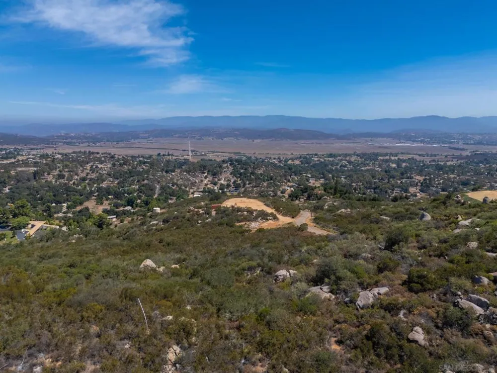 16308 Via Penasco Ramona, CA 92065