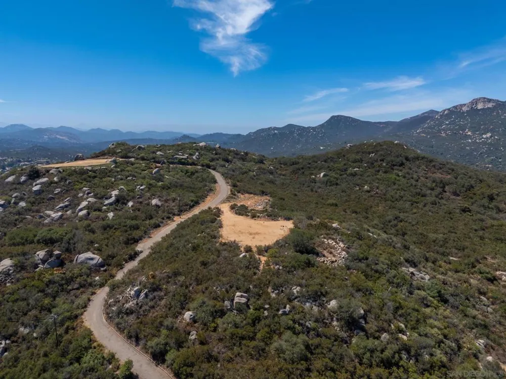 16308 Via Penasco Ramona, CA 92065