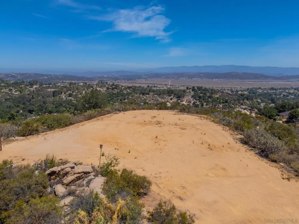 16308 Via Penasco Ramona, CA 92065