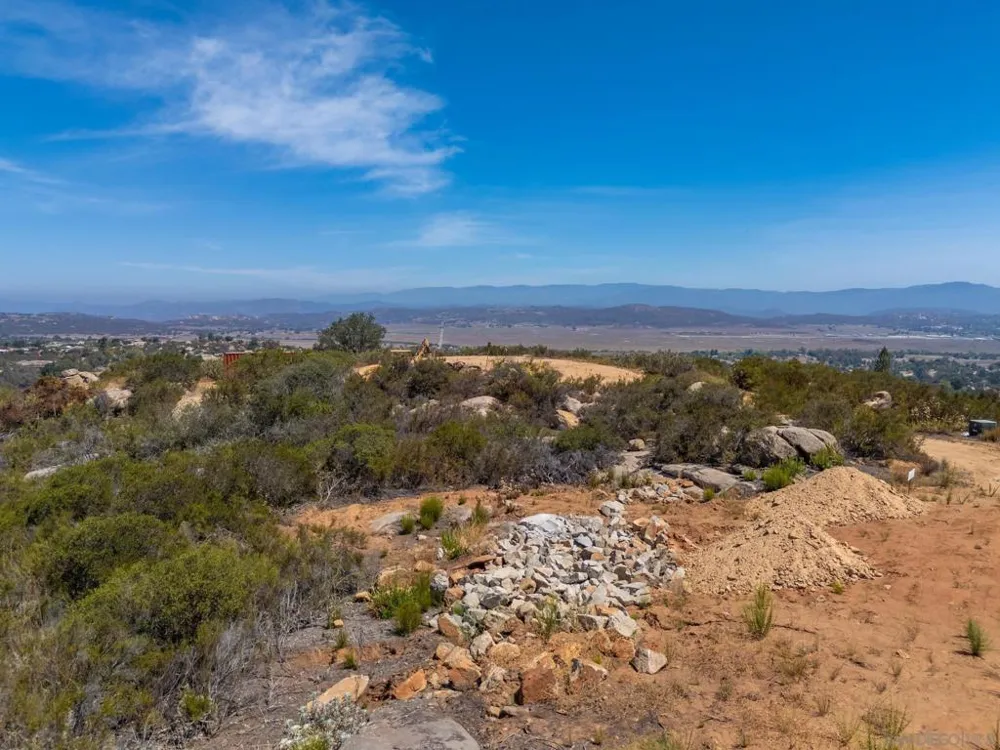 16308 Via Penasco Ramona, CA 92065