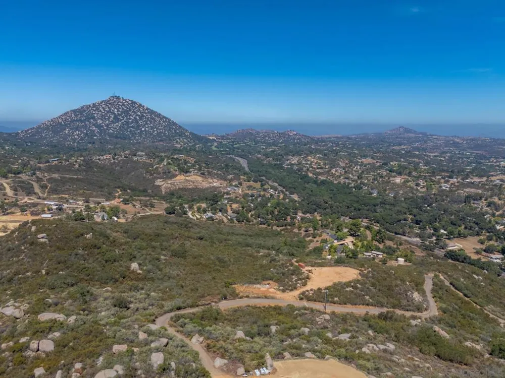 16308 Via Penasco Ramona, CA 92065