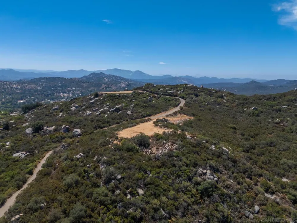 16308 Via Penasco Ramona, CA 92065
