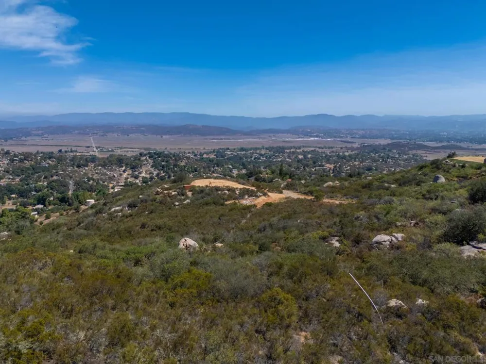 16308 Via Penasco Ramona, CA 92065
