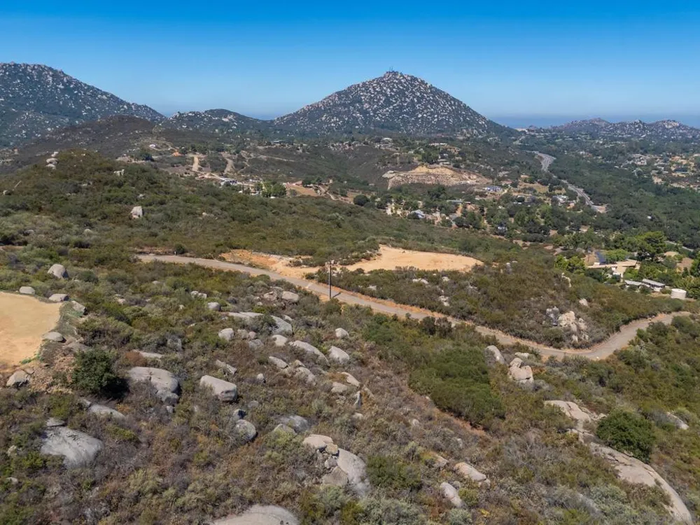 16308 Via Penasco Ramona, CA 92065