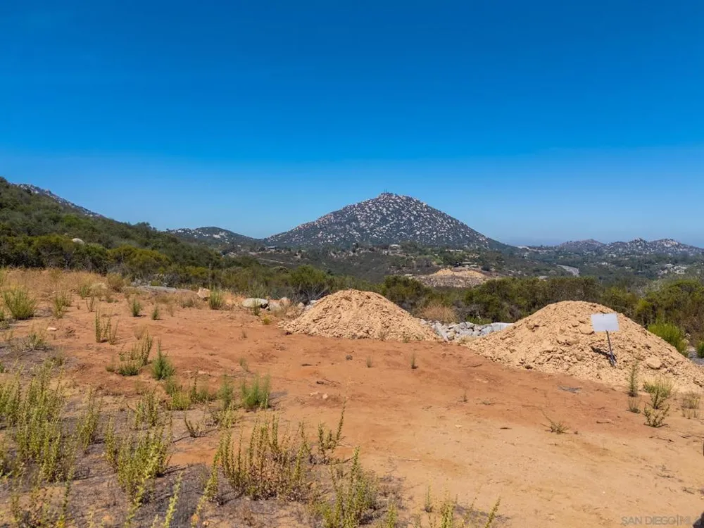 16308 Via Penasco Ramona, CA 92065