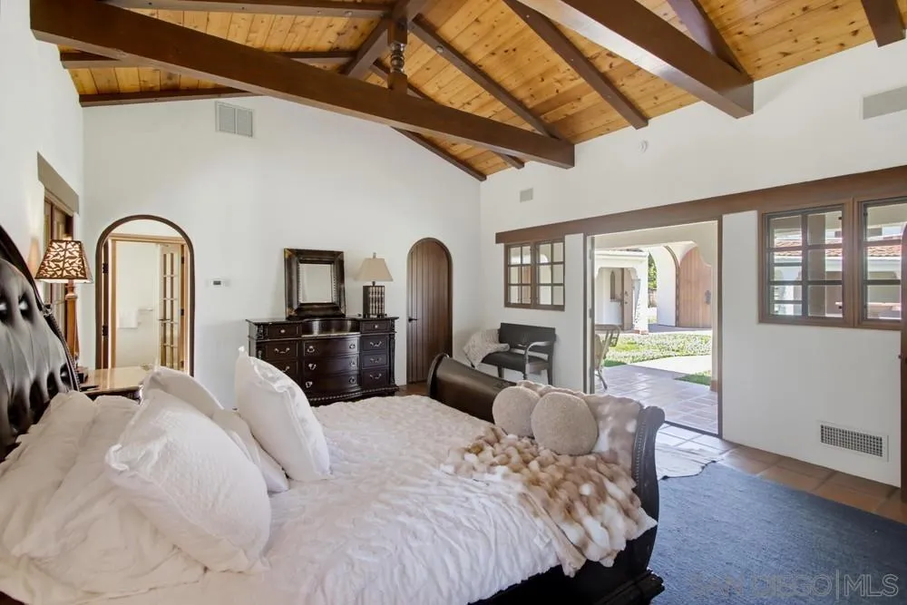 5443 Calzada Del Bosque Rancho Santa Fe, CA 92067