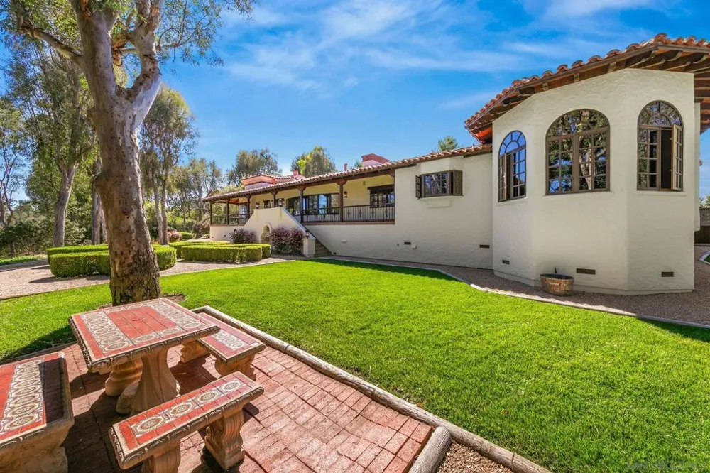 5443 Calzada Del Bosque Rancho Santa Fe, CA 92067