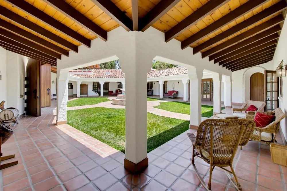5443 Calzada Del Bosque Rancho Santa Fe, CA 92067