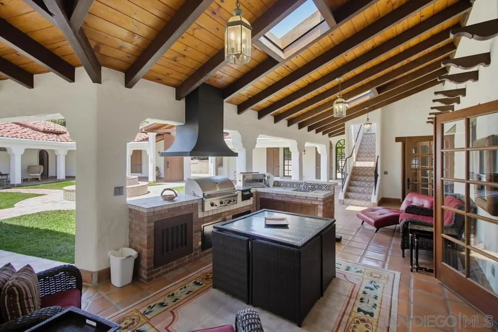 5443 Calzada Del Bosque Rancho Santa Fe, CA 92067